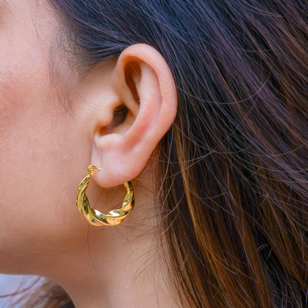 Golden Classic Twisted Earhoop