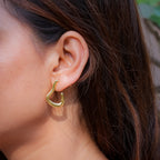 Golden Cruvy Drop Earhoop