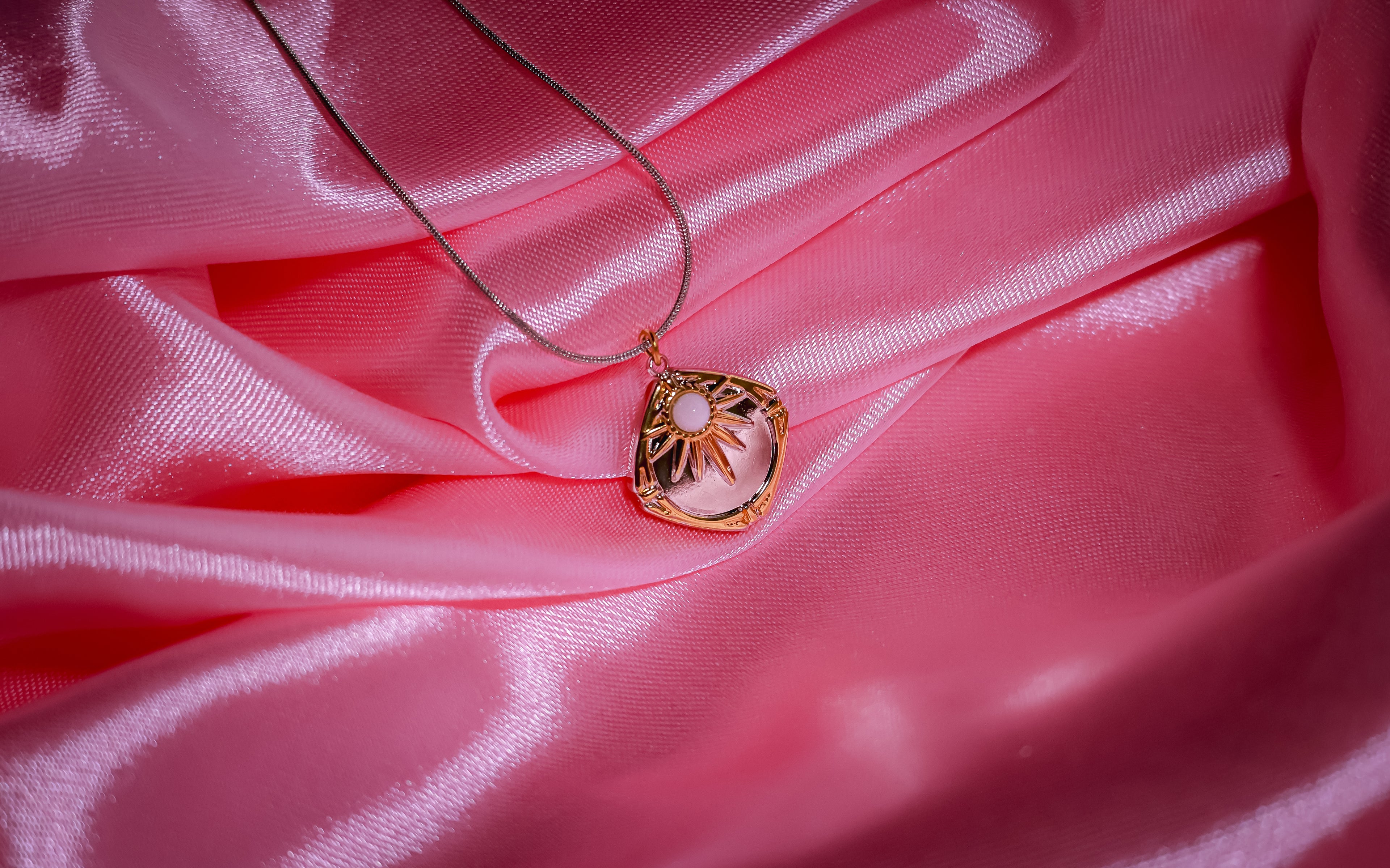 Dualtone Sunrays Pendant Necklace