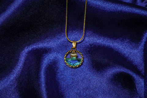 Beachy Sea Shell Pendant Necklace