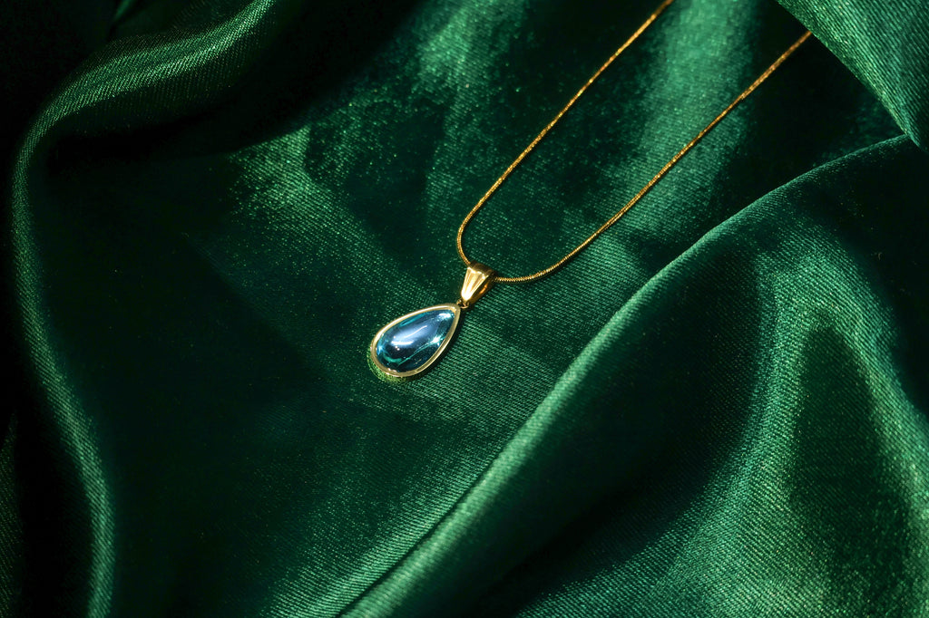 Glass Waterdrop Pendant Necklace