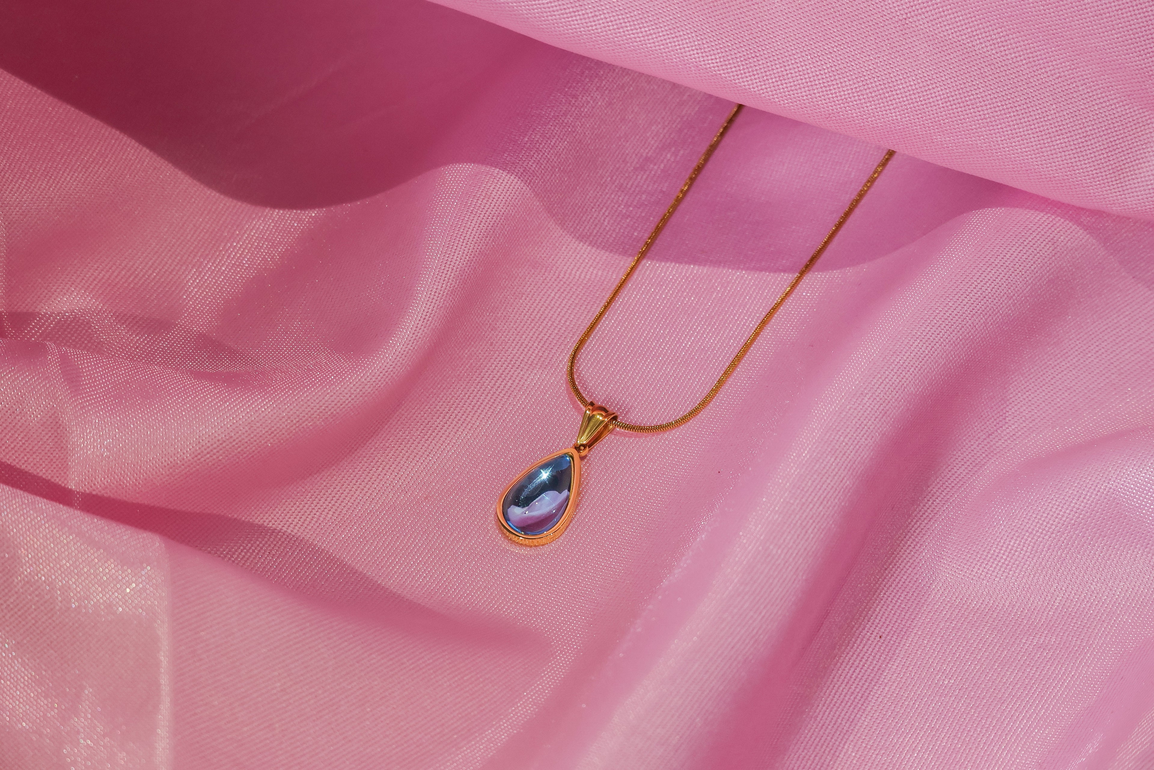 Glass Waterdrop Pendant Necklace