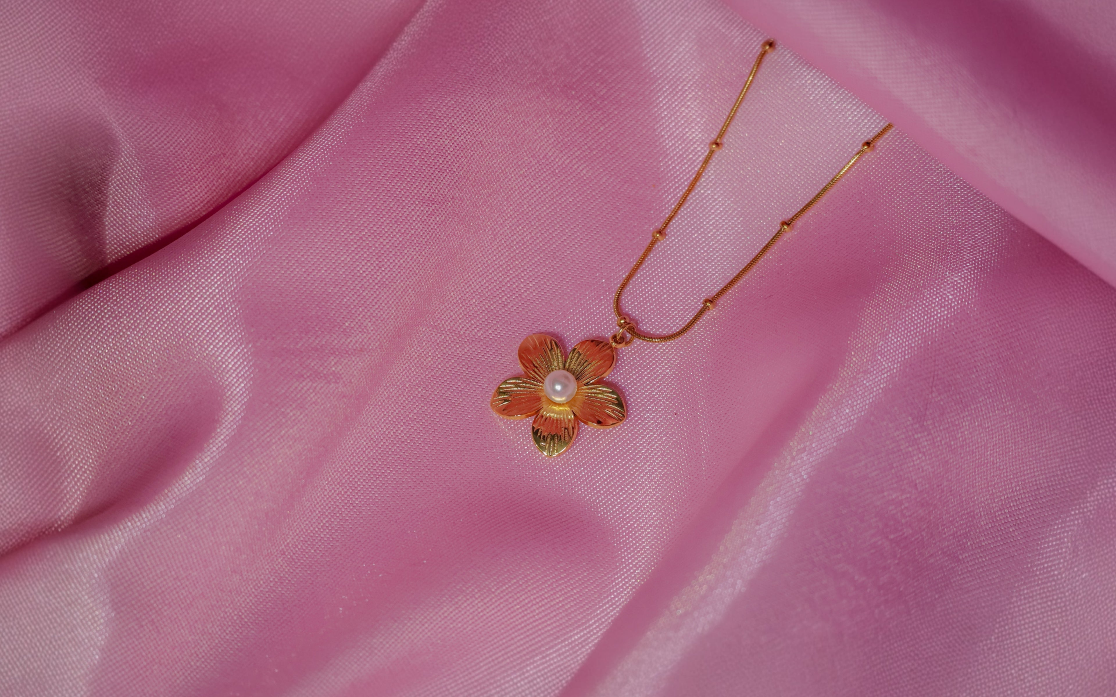 Golden Floral Pearl Pendant Necklace