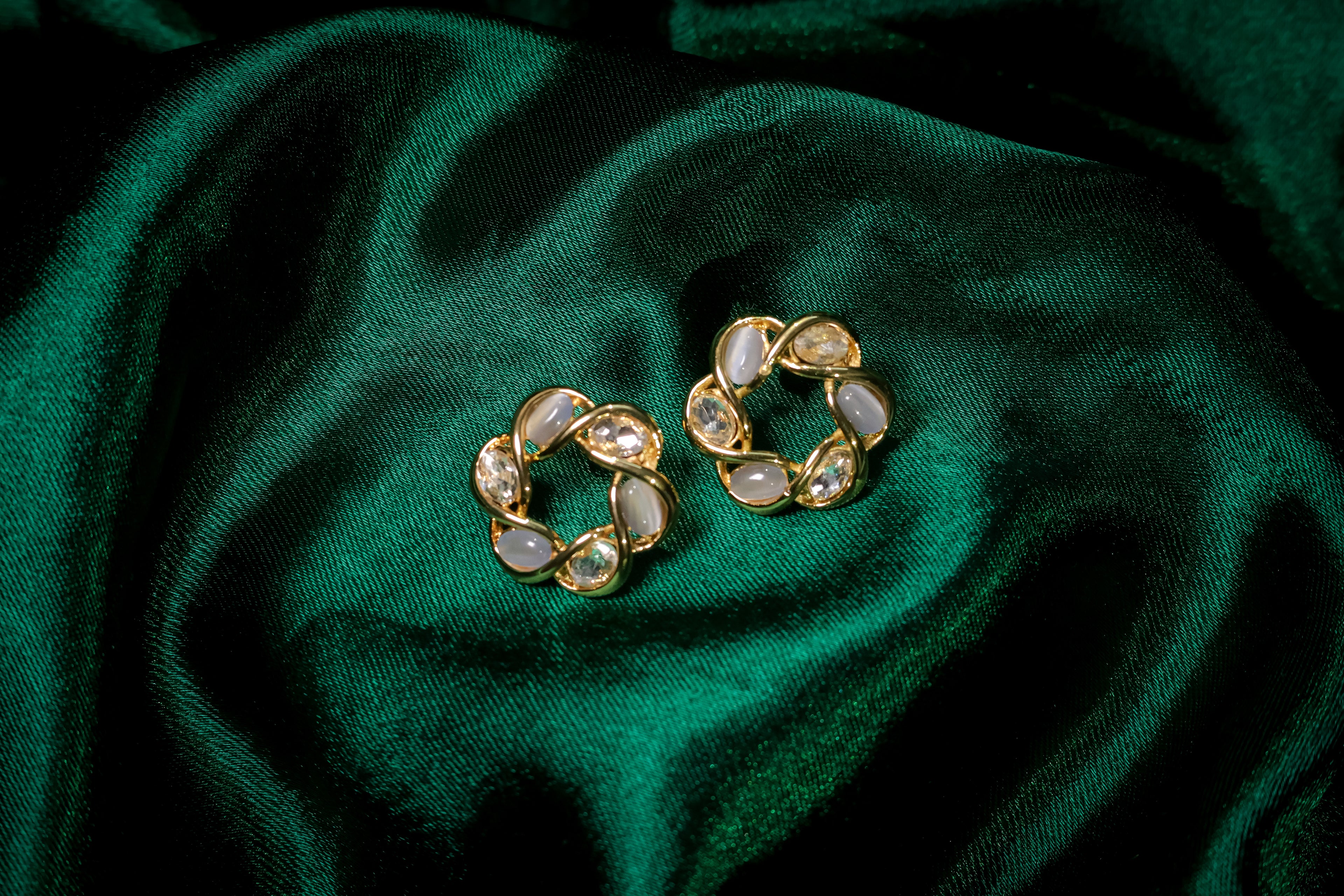 Faux Bloomy Diamond Earring