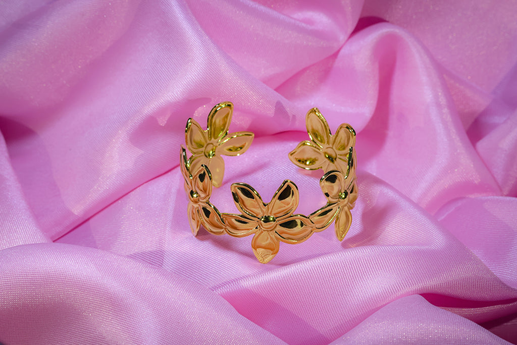 Golden Floral Motifs Kada