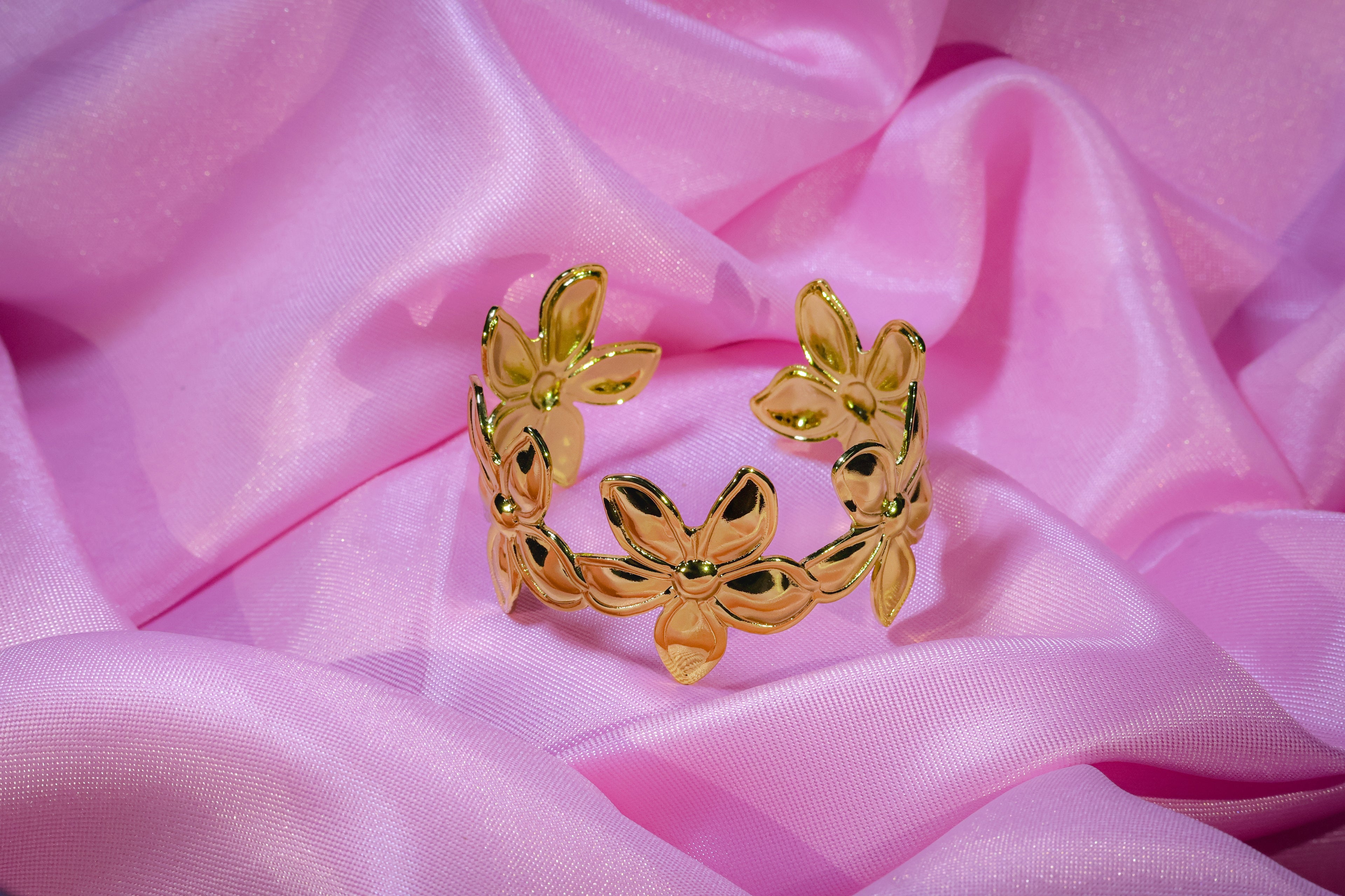 Golden Floral Motifs Kada