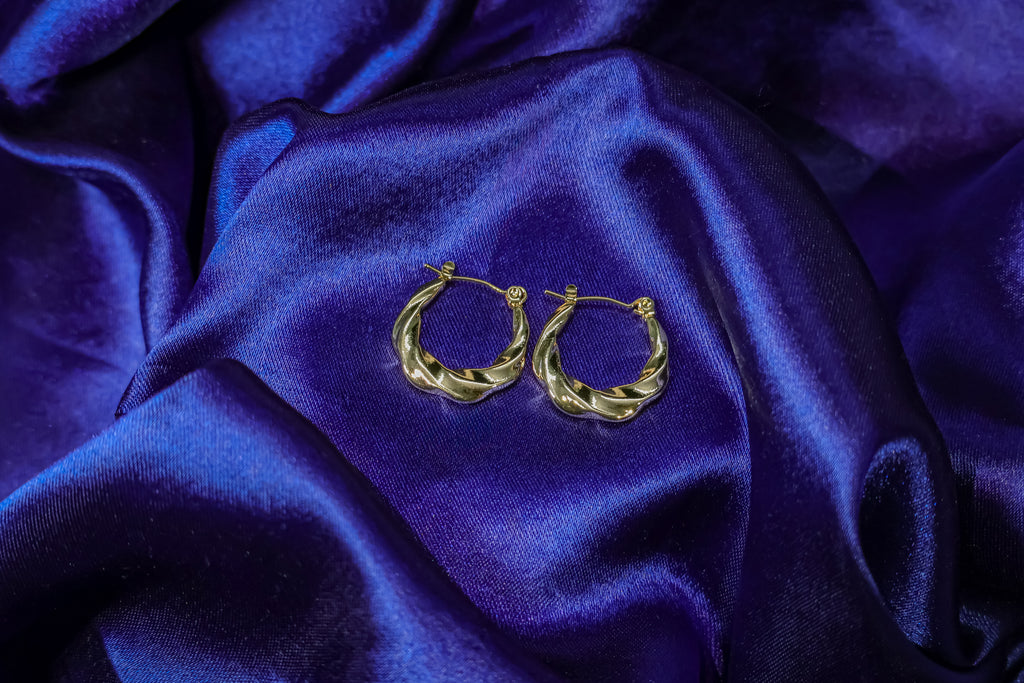 Golden Classic Twisted Earhoop