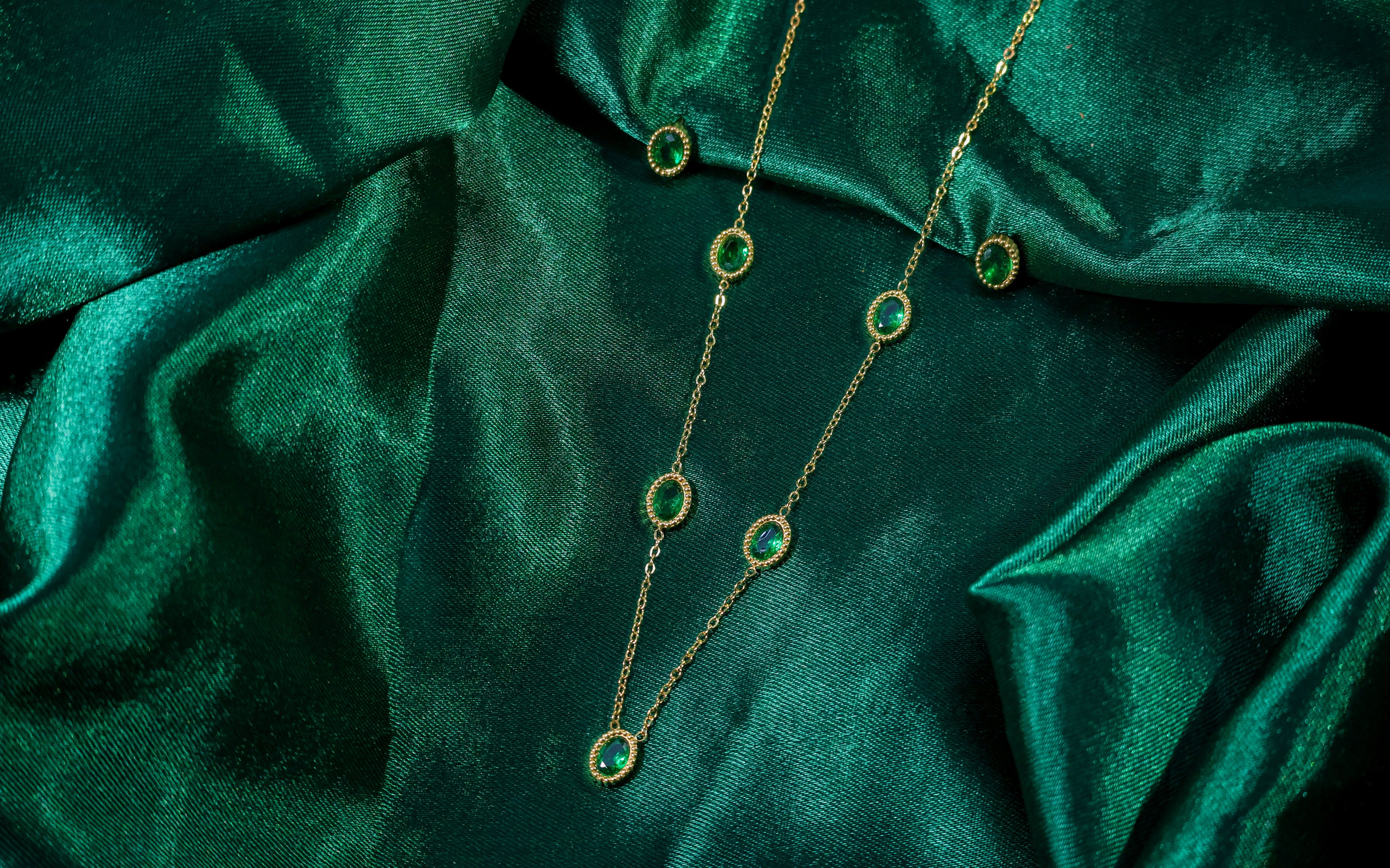 Green Emeral Charms Necklace Set