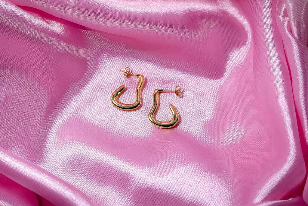 Golden Cruvy Drop Earhoop